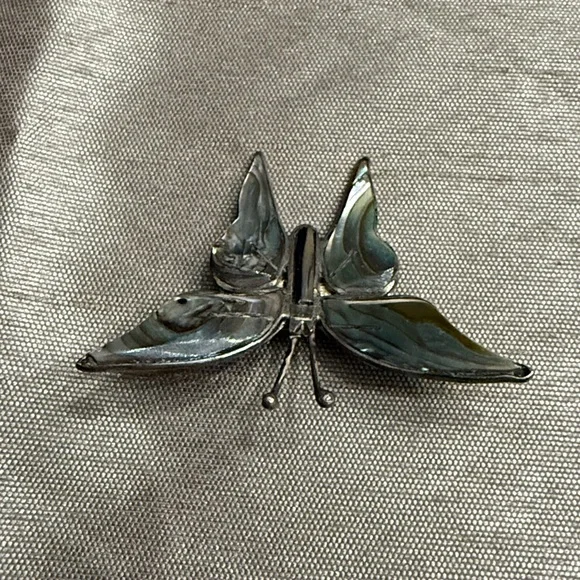 This is a vintage Mexican sterling silver butterfly brooch. - Picture 4 of 4